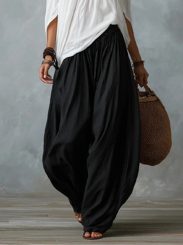 Conjunto Équilibre | Conjunto de top blanco con hombros descubiertos y pantalones holgados tipo farol.